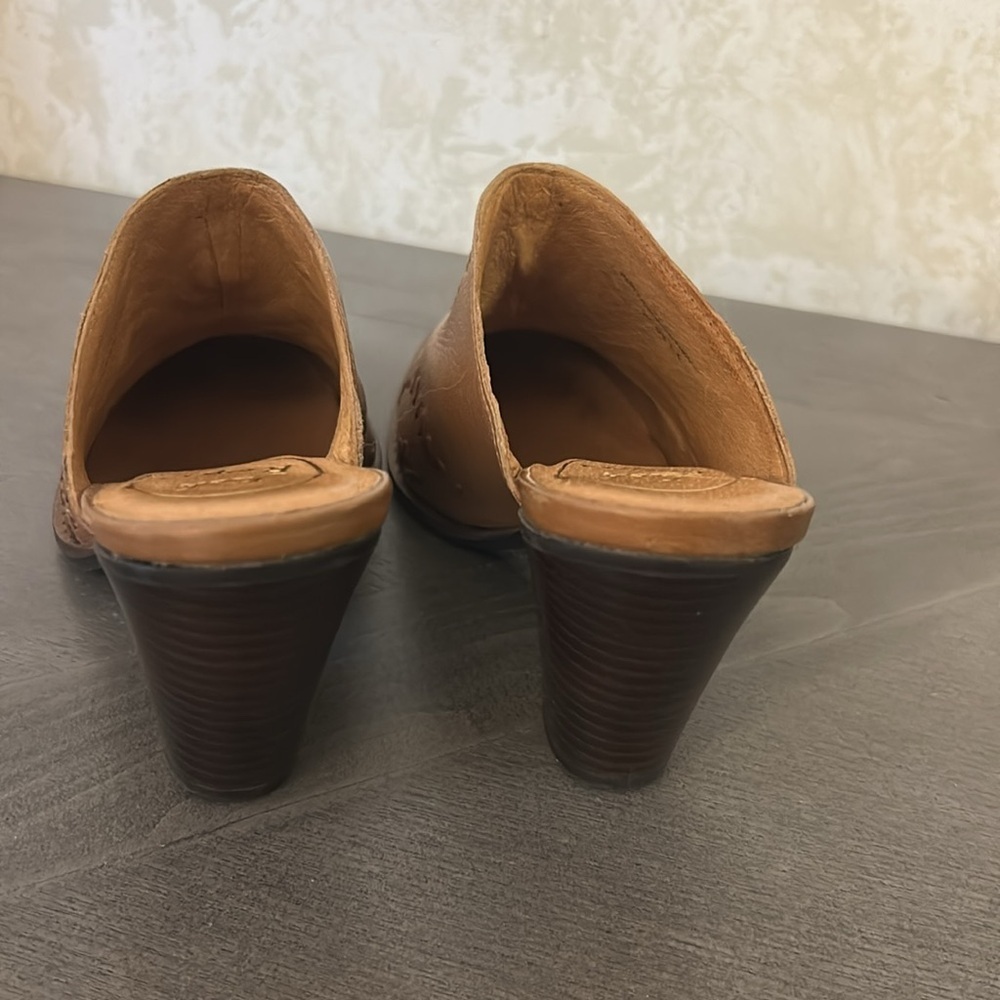 Jack Rogers Tan Leather Mules with Classic Slip-On Design - Picture 3 of 4